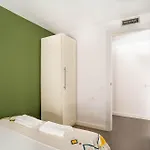 The Collection - Modern And Bright 4bd Triplex In Paralel! *