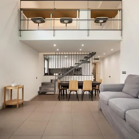 Modern And Bright 4bd Triplex In Paralel! Prázdninový dům *