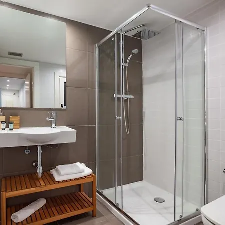 Modern And Bright 4bd Triplex In Paralel! Prázdninový dům *